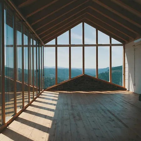 Geodesic Domes With Views In Ribeira Sacra Pincelo