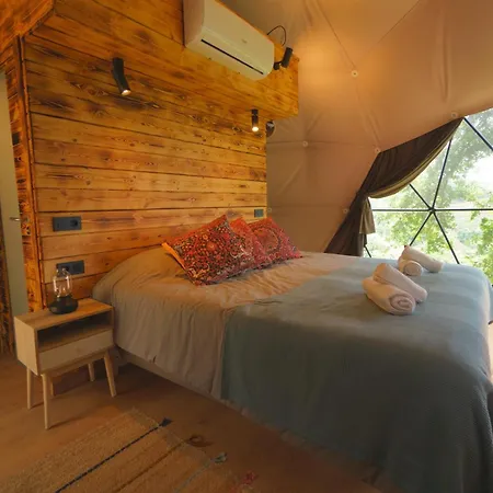Geodesic Domes With Views In Ribeira Sacra Pincelo