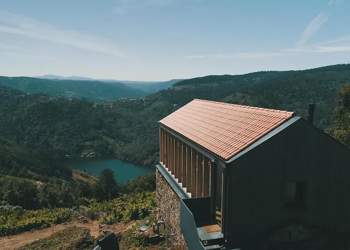 Geodesic Domes With Views In Ribeira Sacra Pincelo
