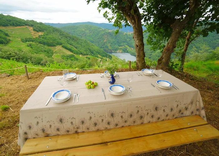 Geodesic Domes With Views In Ribeira Sacra Tente de luxe
