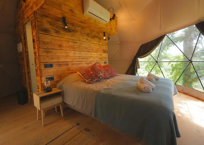 Geodesic Domes With Views In Ribeira Sacra Pincelo